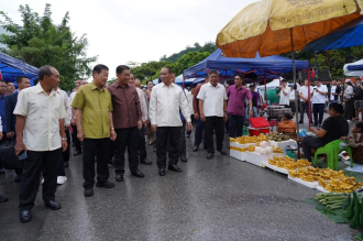 Luang Prabang opens Lor Lad market ahead of traditional festivals